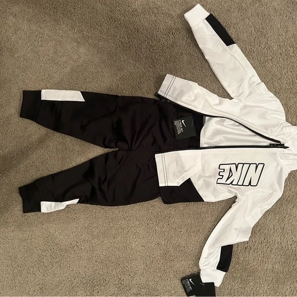 ✅ NWT Nike Toddler 2-Piece Tracksuit Set Size 2T Black/White - Picture 5 of 10